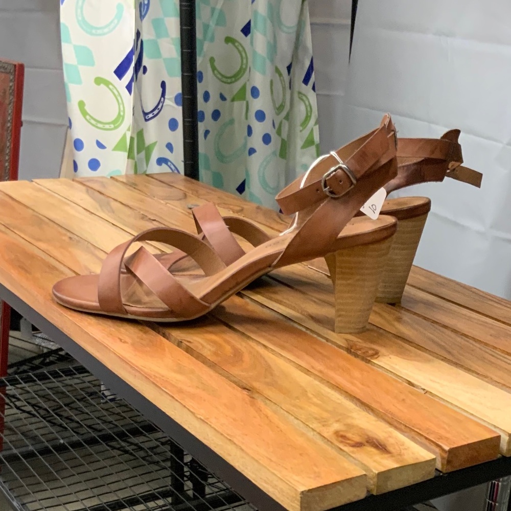 LUCKY Leather Strap Heel